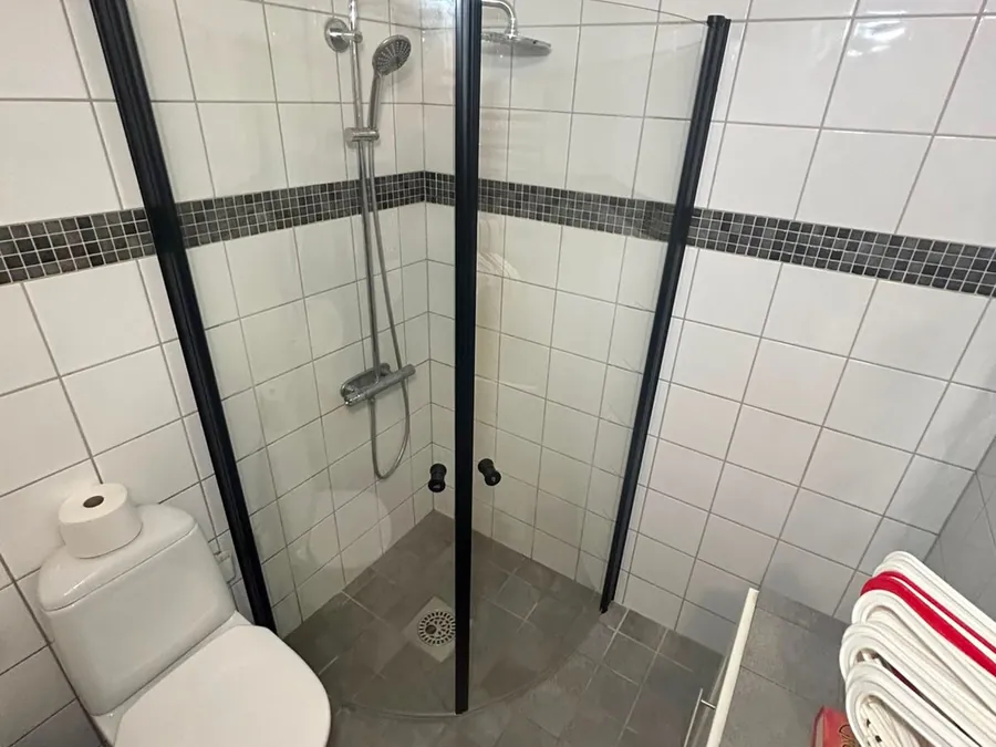 Badrumsrenovering med kakel från golv till tak